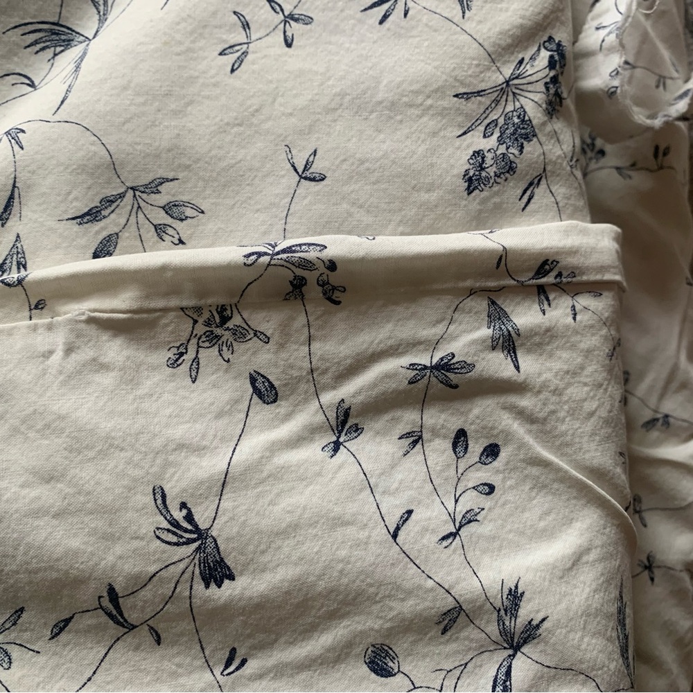 Floral Vine Print Cotton Duvet Tops in white and Navy. A set of two